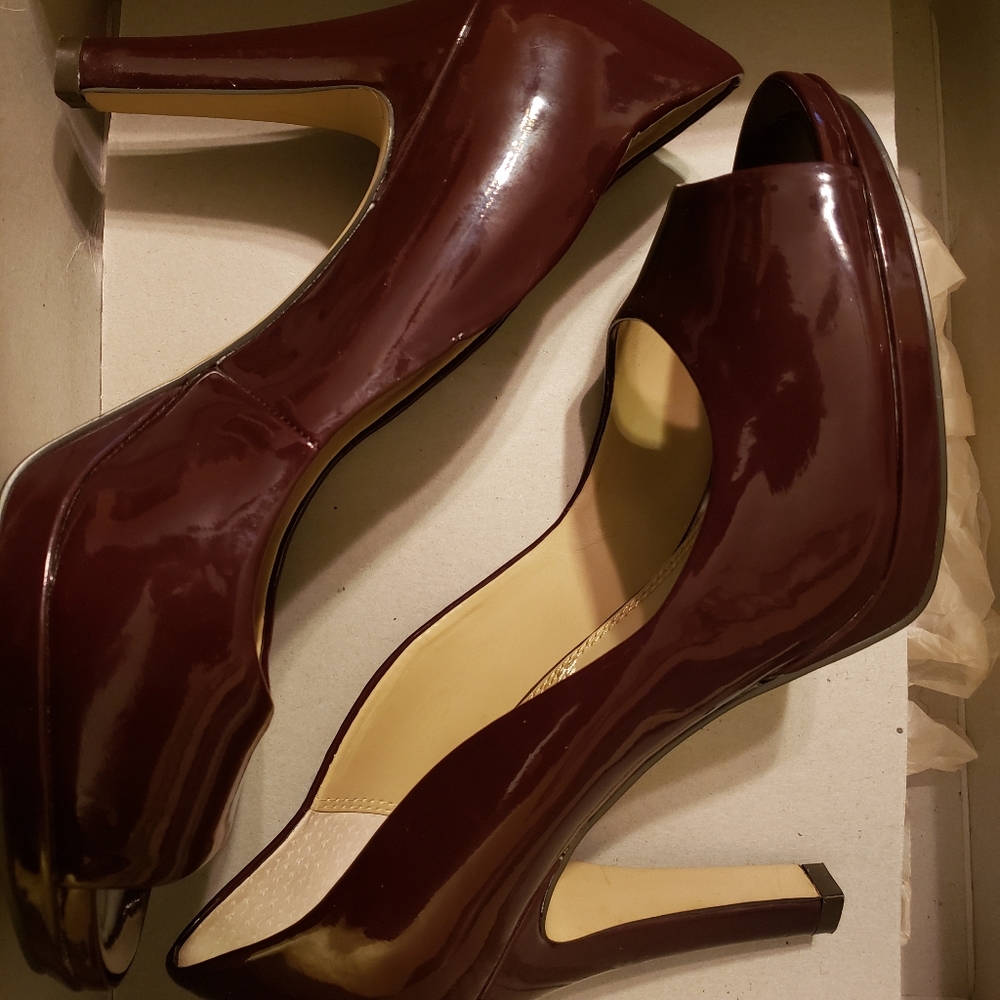 Tahari platform pumps